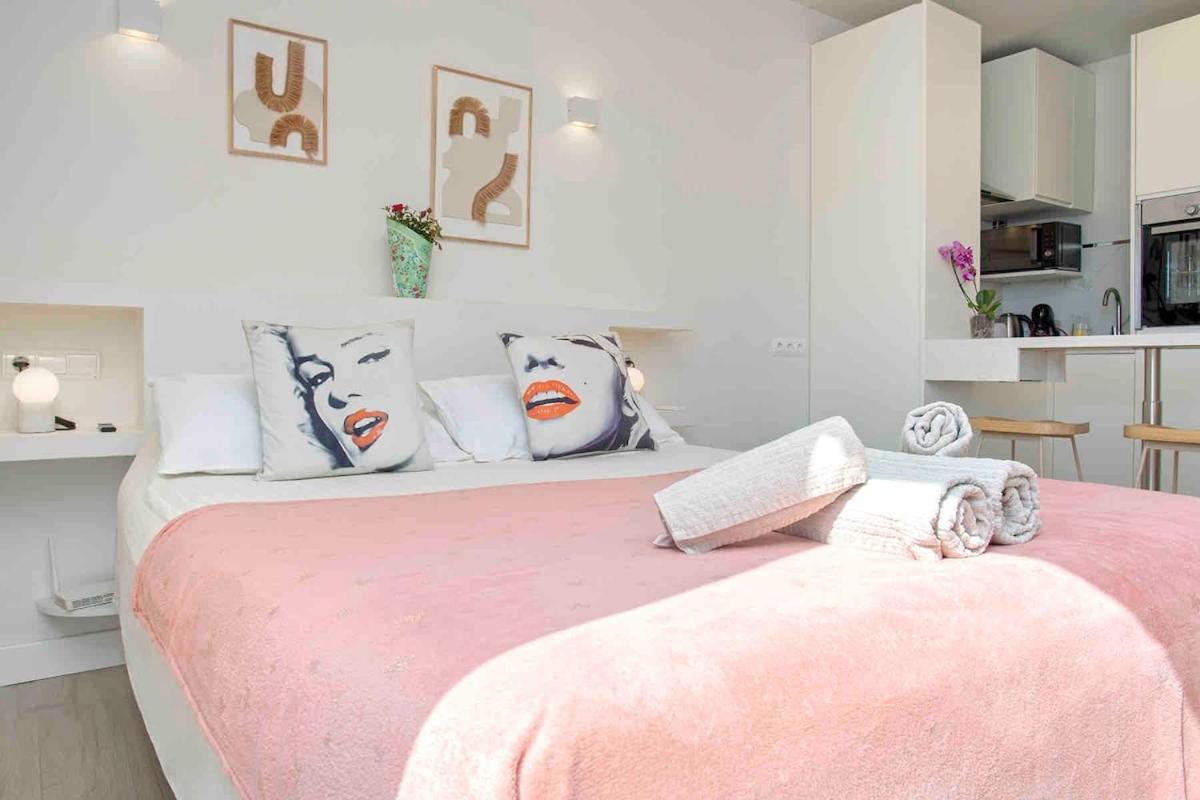 Escape At Marbella, Premium Apartment, 5min On